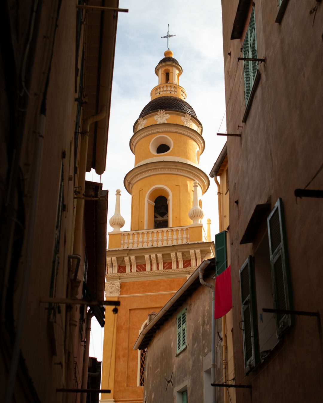 Travel Guide Menton