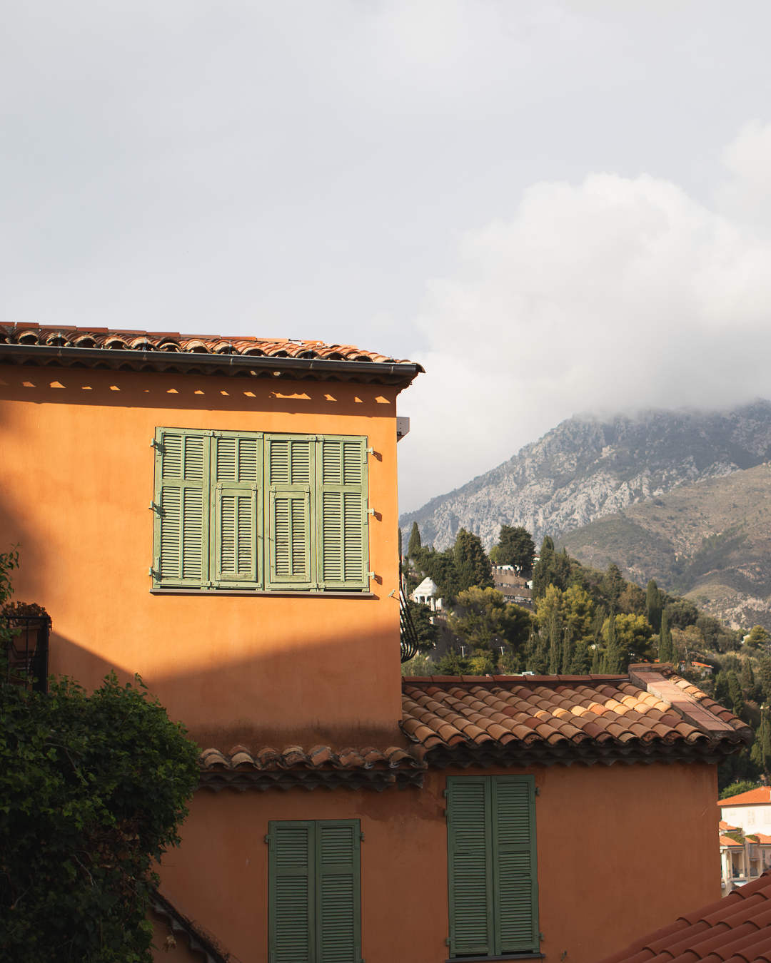 Travel Guide Menton
